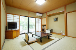 離れ〔棟割〕居間８畳＋寝室６畳＋内湯＋露天風呂／禁煙