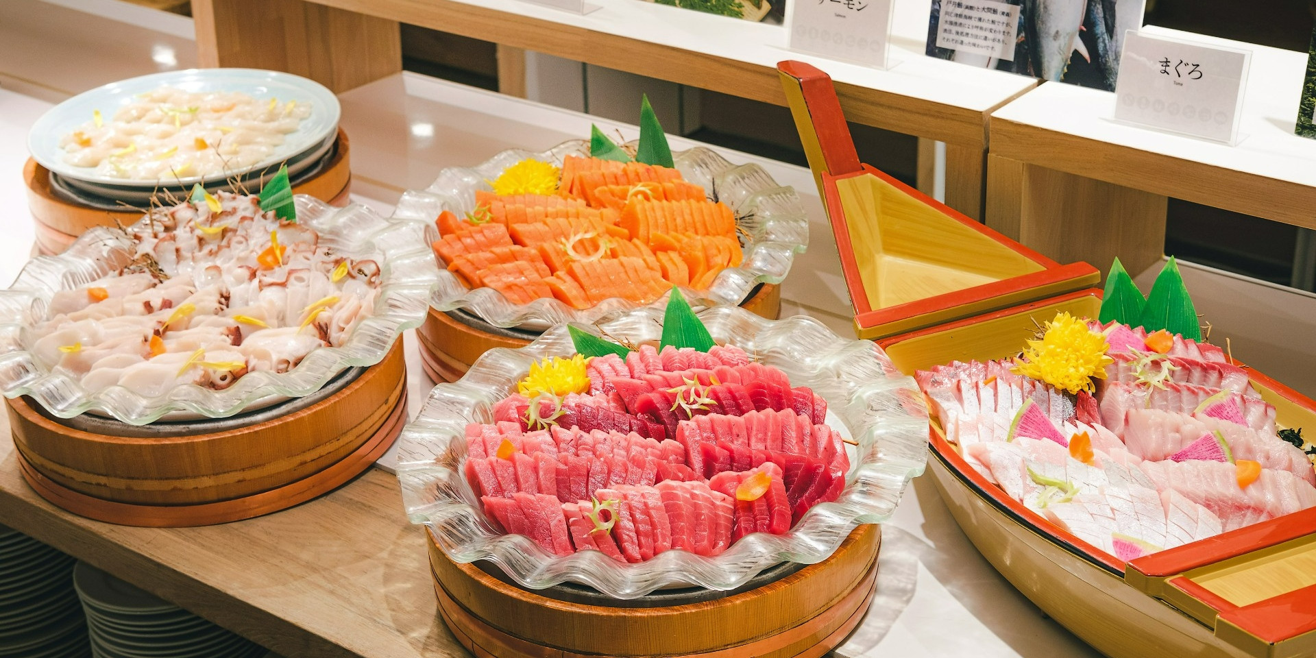 夕食ビュッフェで出している刺身(イメージ)