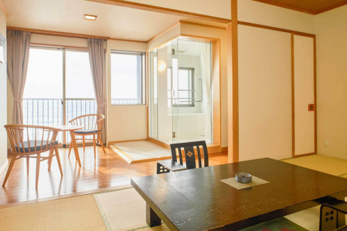【展望風呂付客室「東海亭」】雄大な海景色を独り占めしながらリラックスしてお過ごしください。