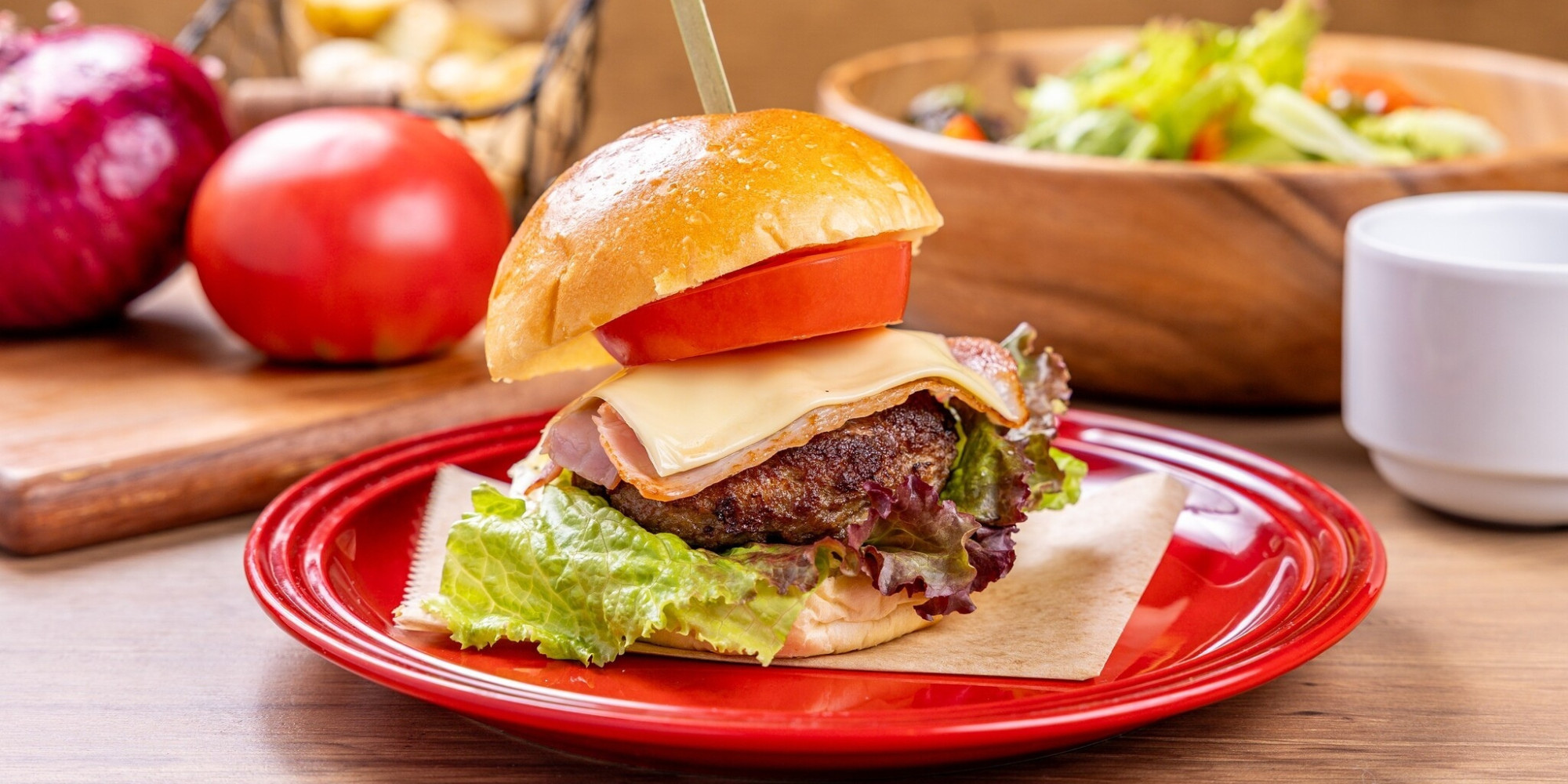 【朝食】能登牛・能登豚を使ったハンバーガー