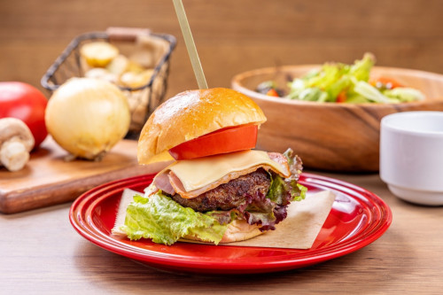 【朝食】能登牛・能登豚を使ったハンバーガー