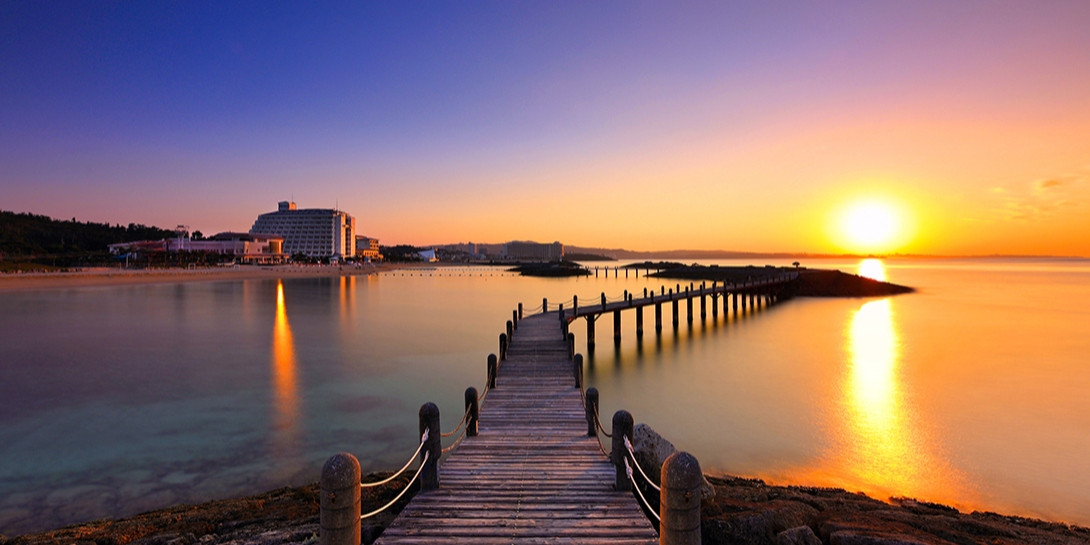 敷地内「海上遊歩道」の夕景