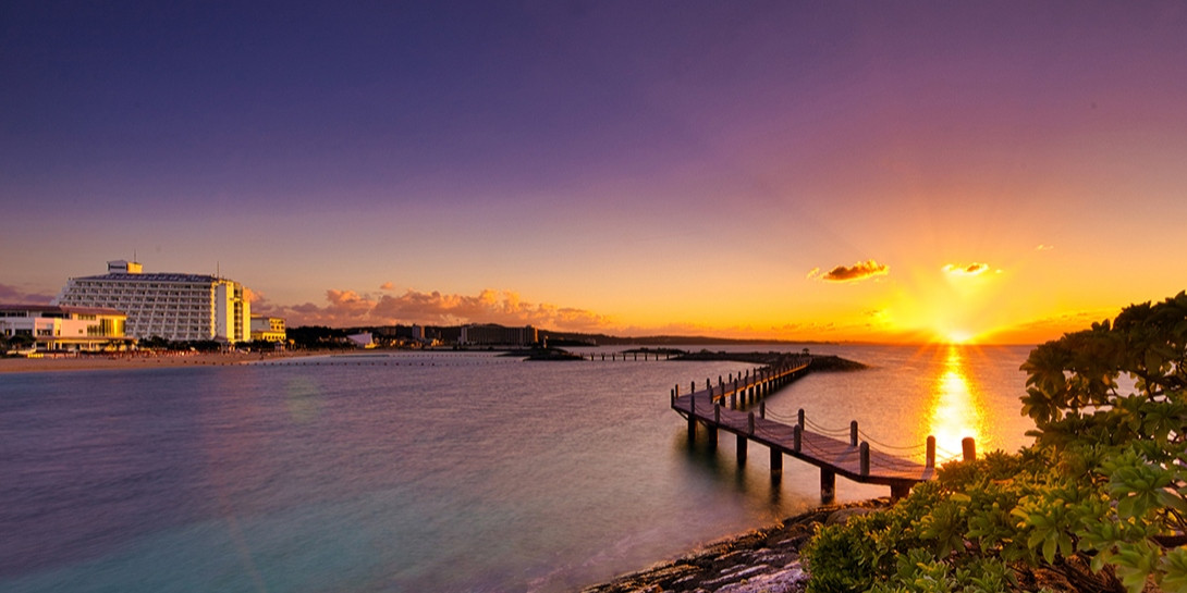 敷地内「海上遊歩道」の夕景