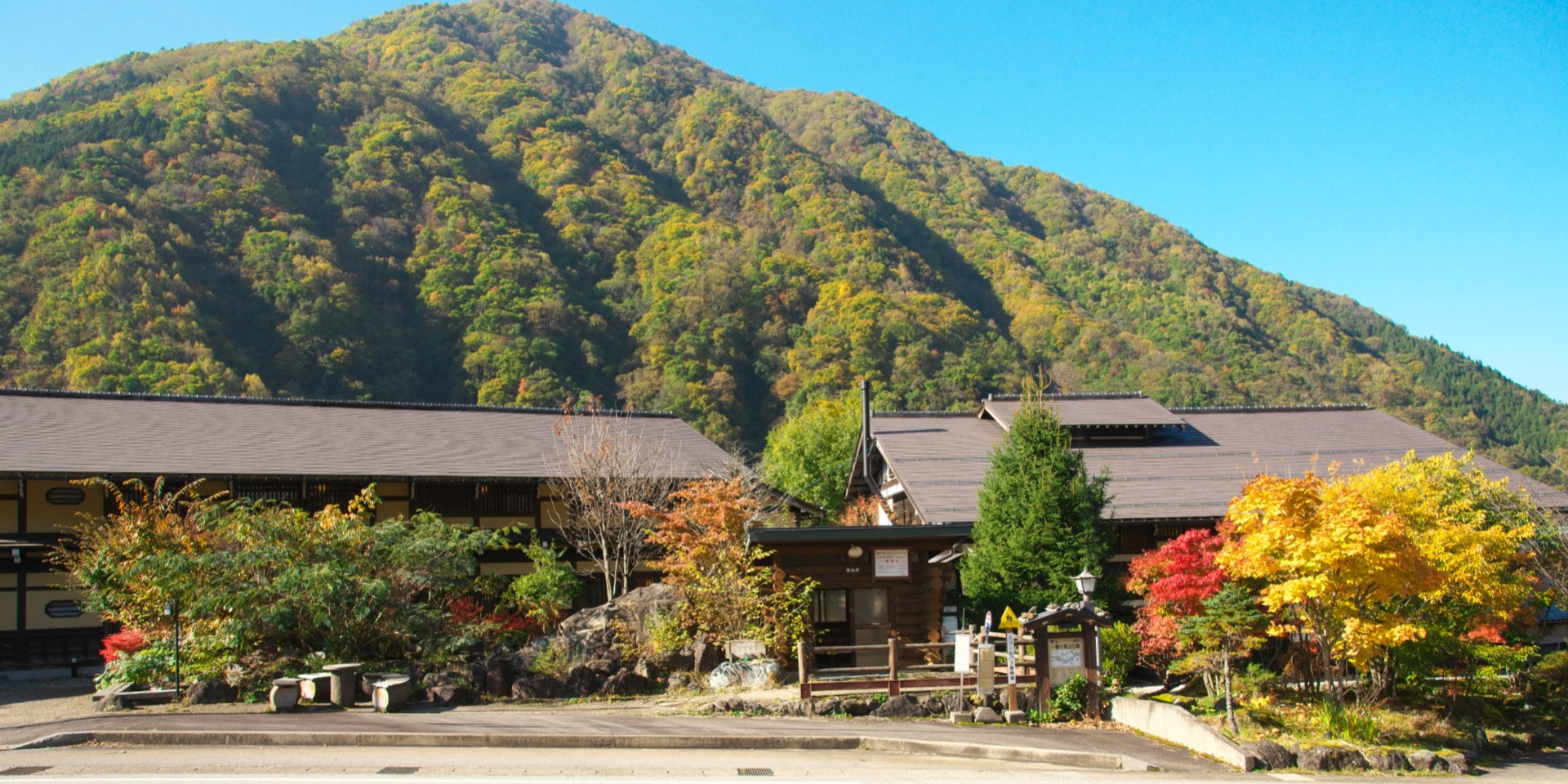 山間部という立地の為、階段が多くございます