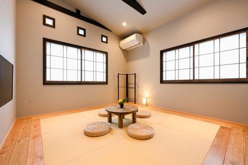「桔(ききょう)」は古民家調に仕上げた1名様、2名様向けのコンパクトなお部屋です。