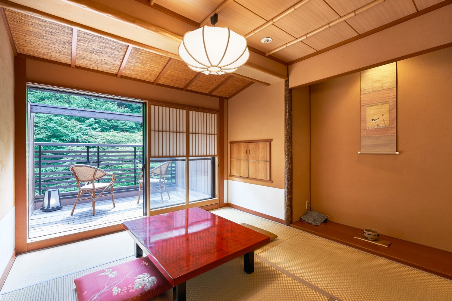 四万川を望む和風８畳＋展望テラス付き　「おだまき」「牡丹」