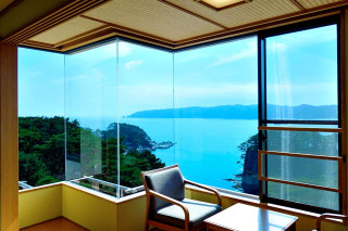 雄大な海の見える自慢の眺望_海側和室