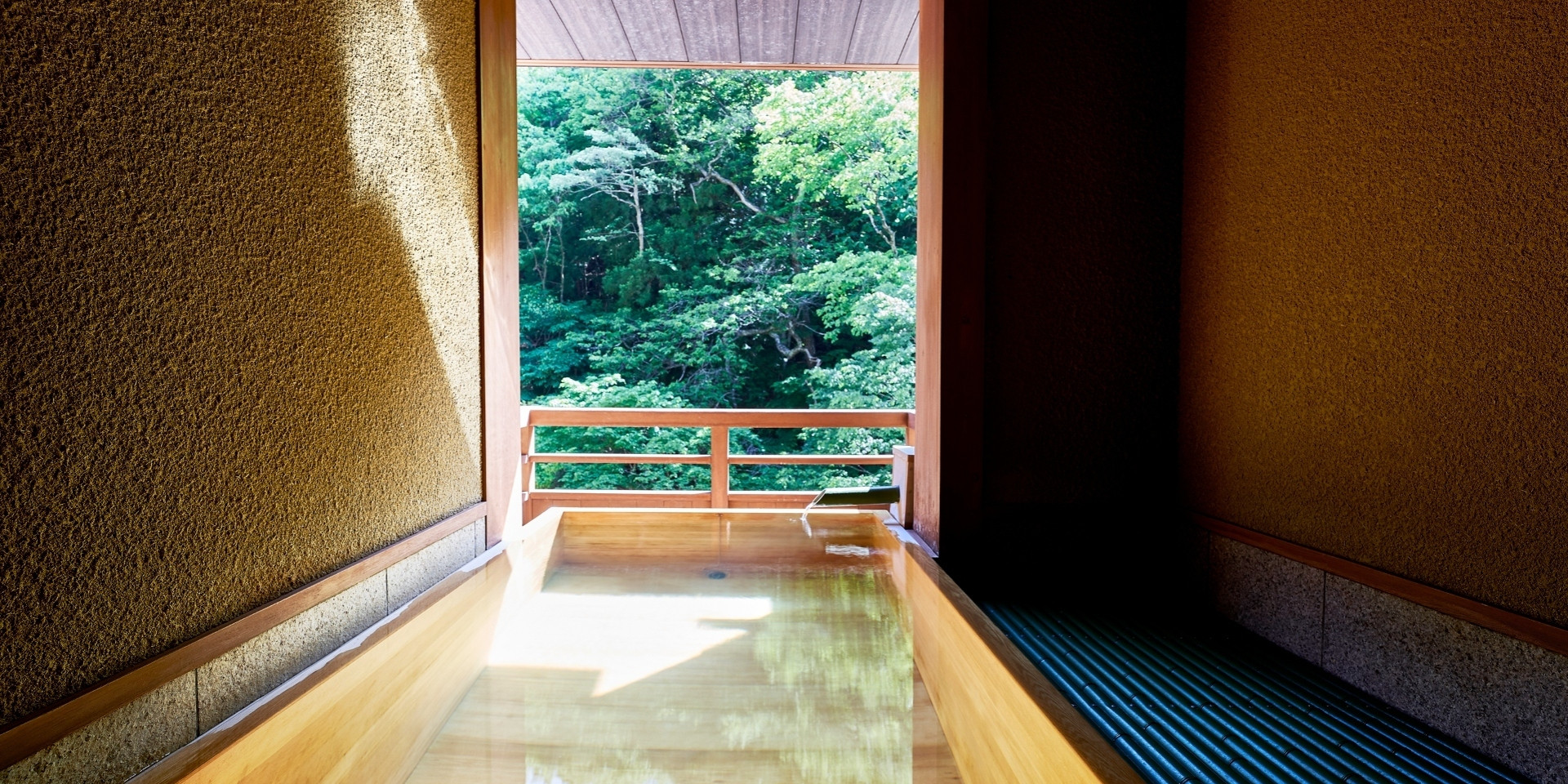 四万川を望む源泉かけ流し絶景露天風呂付き≪特別客室≫　「萩」