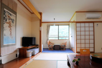 【和室８畳】美しい山々が見下ろせるお部屋です。