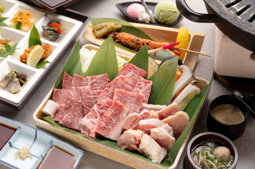人気No,1　おおいた和牛と地鶏の炭火焼き