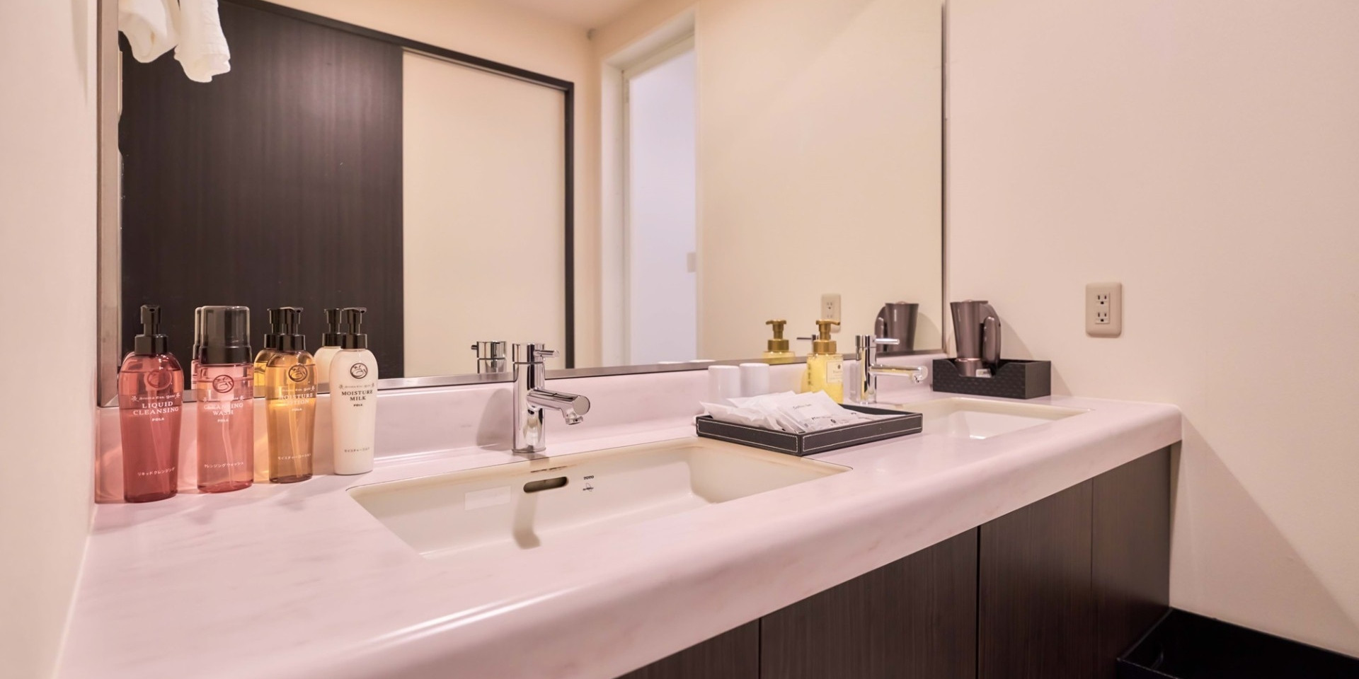 スイートルーム　パウダールーム一例